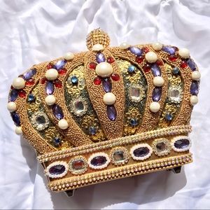 SOLD Mary Frances Queen clutch